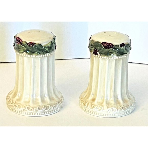 Amacan Porcelain Salt & Pepper Shaker Set Piller Holly & Berries Design NWOT - Picture 2 of 16